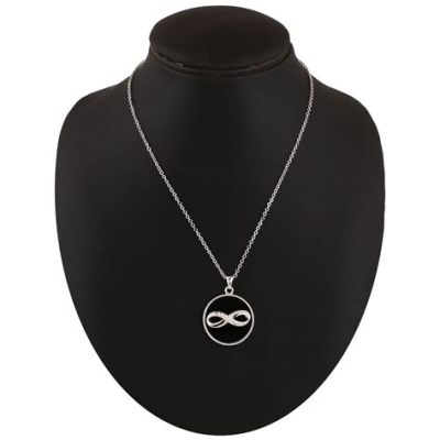  The Hanoi Necklace - Uma joia literária que brilha com magia e amizade!